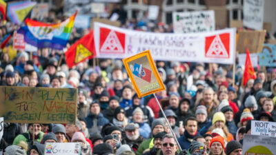 Veranstalter bricht Demo „gegen rechts“ ab: Zu viele Menschen in München