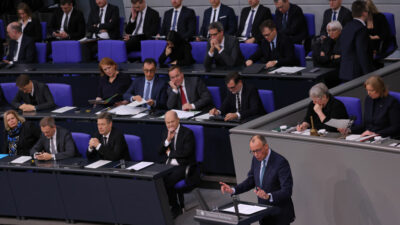Schlagabtausch zwischen Scholz und Merz im Bundestag