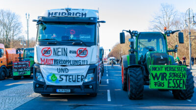 „Schluss mit lebensfremder Politik“: Jetzt tragen auch die Spediteure ihren Protest nach Berlin