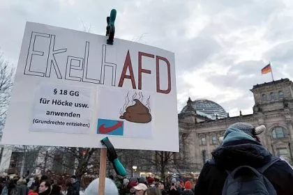 Hessischer Innenminister warnt vor Linksextremen bei Anti-AfD-Demos
