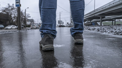Im Westen und der Landesmitte: Eisregen, Schnee und Glatteis – Frankfurt erwartet Flugausfälle