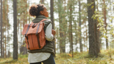 Rucking: Sieben überraschende Vorteile des Wanderns mit Gewichtsrucksack