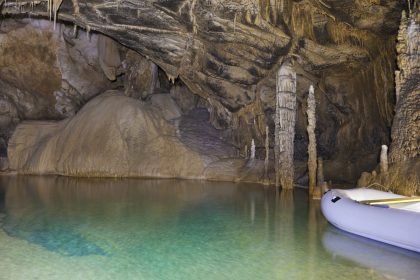 Fünf Menschen in überfluteter Höhle in Slowenien eingeschlossen