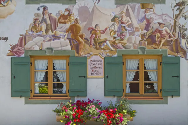 Lüftlmalerei an Haus in Mittenwald