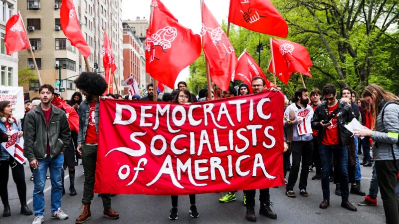 Finanzkrise: Demokratische Sozialisten Amerikas erwägen Entlassungen