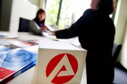 Zahl der Arbeitslosen steigt im Januar auf fast drei Millionen