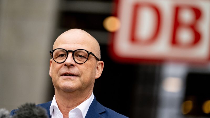 DB-Personalvorstand Martin Seiler äußert sich zu den Tarifverhandlungen zwischen der Deutschen Bahn und der Gewerkschaft Deutscher Lokomotivführer.