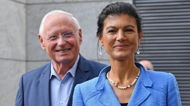 Sahra Wagenknecht, damals nordrhein-westfälische Spitzenkandidatin der Linken für den Bundestag, und ihr Ehemann und Politiker Oskar Lafontaine: Ihre Beziehung wird 2011 öffentlich gemacht.