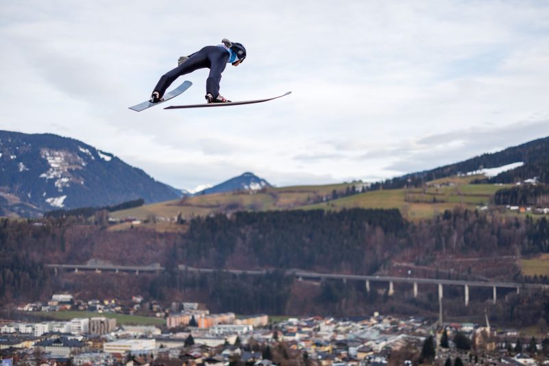 Der Jahreswechsel steht durch die Vierschanzentournee auch für Skispringen. Für das deutsche Team dabei ist unter anderem Andreas Wellinger, der auf diesem Bild zu sehen ist.