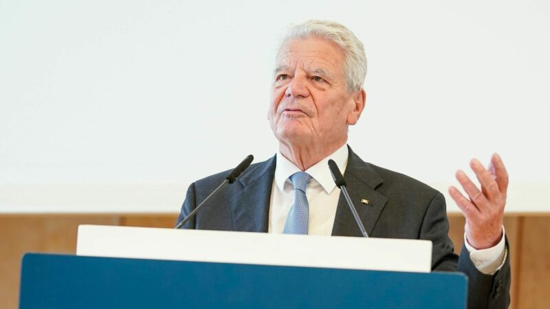 «Irritationen entstehen, wenn durch das Zögern der Regierung nicht nur die Chancen der Ukraine geringer werden, sondern die Bedrohung der freien Welt größer wird»: Alt-Bundespräsident Joachim Gauck.