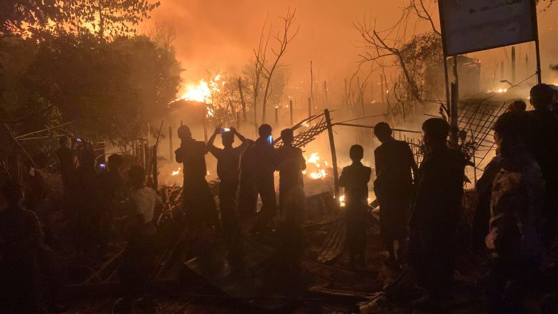 Hütten aus Bambus und Planen: In den Rohingya-Lagern brechen immer wieder Feuer aus.