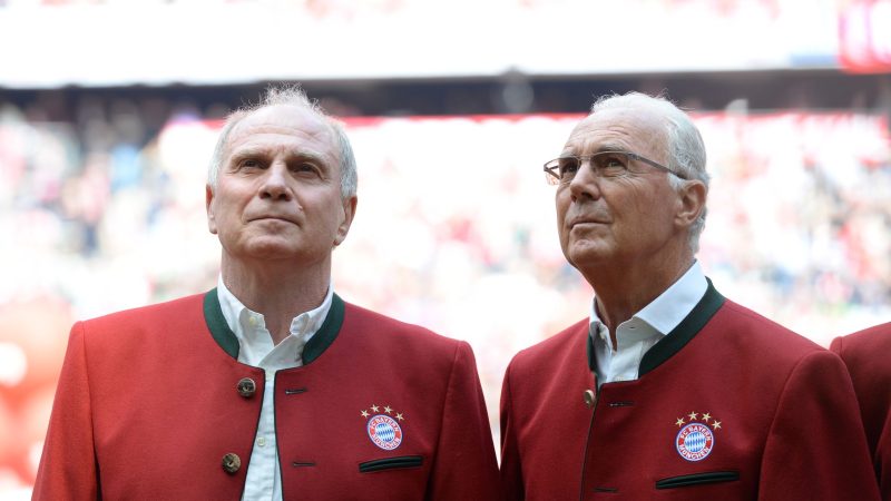 Uli Hoeneß (l) und der FC Bayern würdigen Franz Beckenbauer als die «größte Persönlichkeit» in der Geschichte des Vereins.