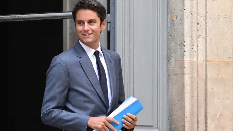 Gabriel Attal war bislang Bildungsminister in Frankreich. Nun wurde er von Präsident Macron zum Premierminister ernannt. (Archivbild)
