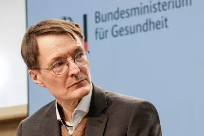 Lauterbach lobt eigene Honorarreform bei Hausärzten – und verspricht Entbürokratisierung