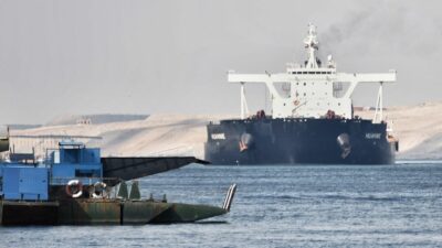 Huthi-Angriffe auf Schiffe: Frachtmenge im Roten Meer bricht ein