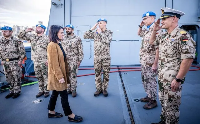 Außenministerin Annalena Baerbock besucht die Fregatte «Baden-Württemberg» im Hafen von Beirut.
