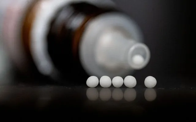 Bundesgesundheitsminister Lauterbach will «die Möglichkeit der Krankenkassen, in der Satzung auch homöopathische und anthroposophische Leistungen vorzusehen, streichen». Homöopathie