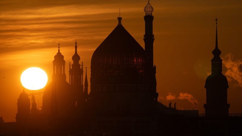 In Dresden geht die Sonne auf.
