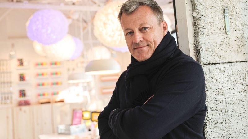 Ikea-Chef Jesper Brodin spricht über Preissenkungen beim schwedischen Möbelhaus.