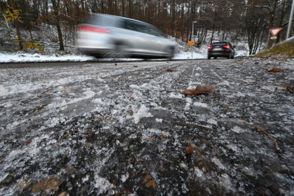 Es bleibt glatt – eisige Temperaturen führen zu Unfällen in der Nacht