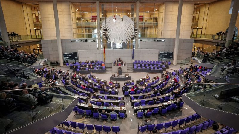 Der Bundestag hat das Rückführungsverbesserungsgesetz verabschiedet.