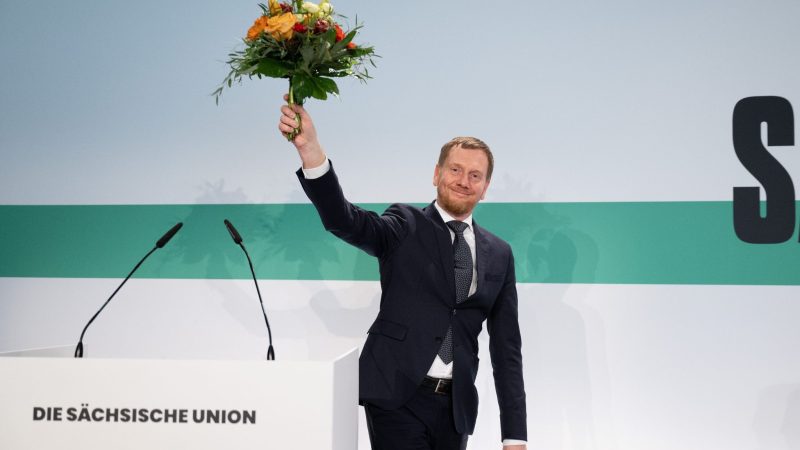 Der 48-Jährige Kretschmer wurde auf einer Vertreterversammlung seiner Partei mit 94,8 Prozent der Stimmen wie erwartet auf Platz eins der Landesliste gewählt.