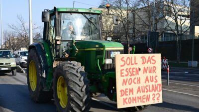 Bauernprotest mit Traktoren in der Stuttgarter Innenstadt.