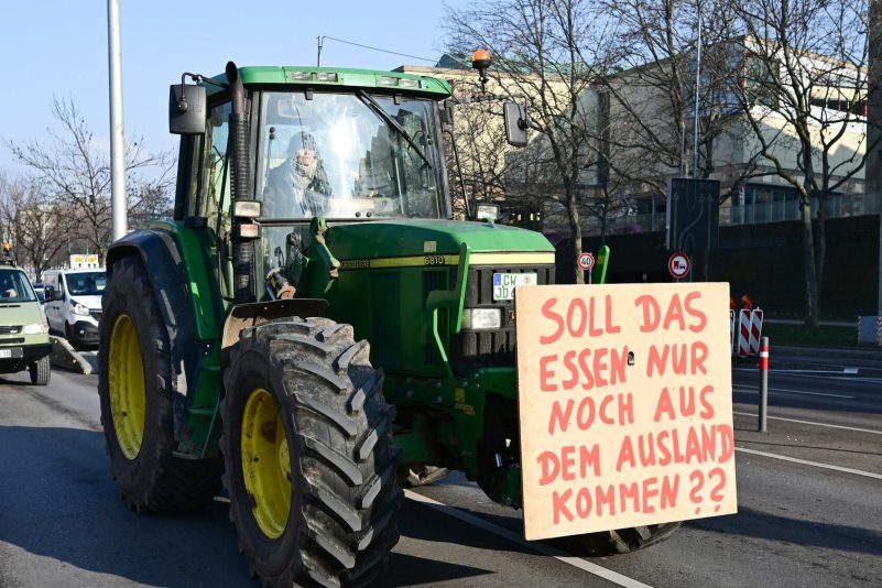 Bauernprotest mit Traktoren in der Stuttgarter Innenstadt.