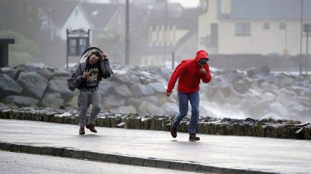 Stürmisches Wetter im irischen Salthill.