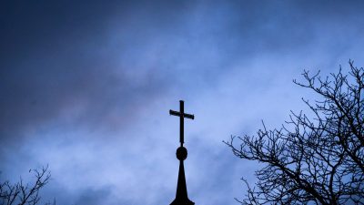 Massenhafter sexueller Missbrauch Schutzbefohlener durch katholische Priester und Lehrer dokumentiert