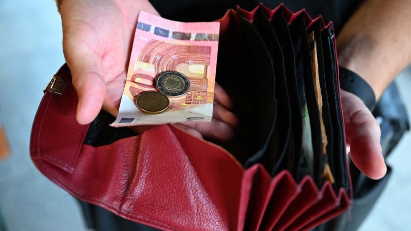 Laut einer Umfrage zahlen viele Deutsche im Urlaub vorzugsweise mit Bargeld.