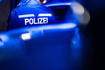 Drei Familienmitglieder mit Stichverletzungen tot gefunden