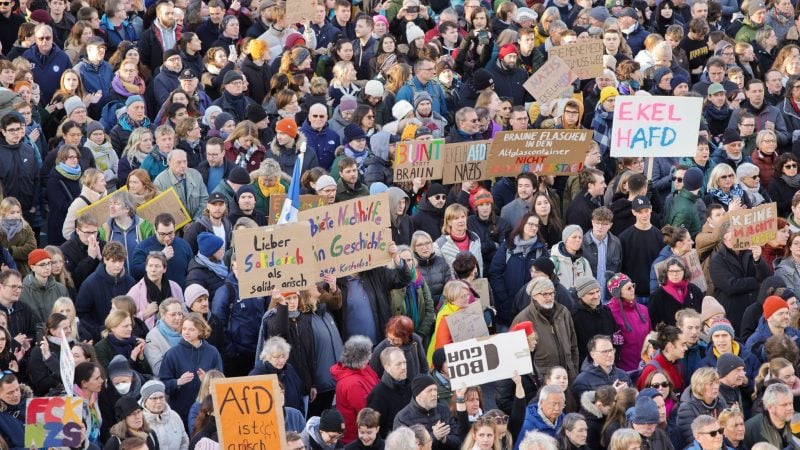 «Marburg gegen Rechts» hieß es in Marburg. Auch hier in Hessen kamen zahlreiche Menschen um ein Zeichen des Widerstands gegen Rechts zu setzen.