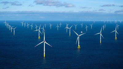 Windkraftanlagen auf der Nordsee könnten mehr Energie liefern - wären da nicht die Netzengpässe an Land.