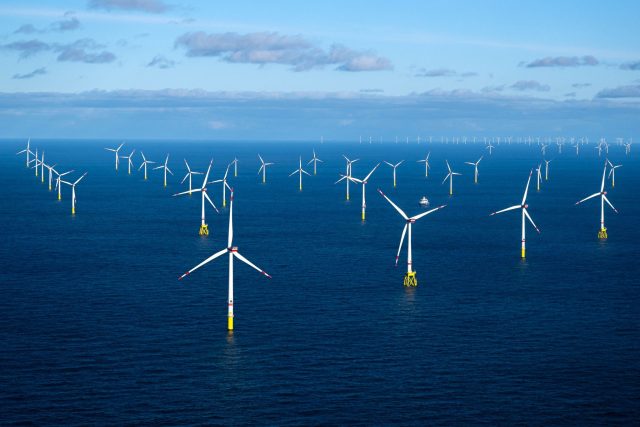 Windkraftanlagen auf der Nordsee könnten mehr Energie liefern - wären da nicht die Netzengpässe an Land.