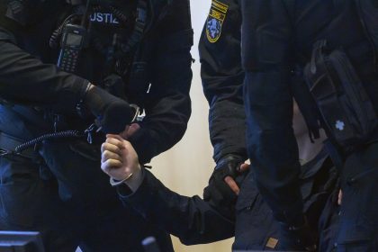 Geiseln des Halle-Attentäters berichten von Todesangst