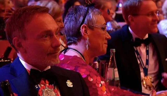 FDP-Parteichef und Bundesfinanzminister Christian Lindner reagierte in Aachen im ersten Moment sichtlich geschockt auf die Kritik seines Parteivize Wolfgang Kubicki.