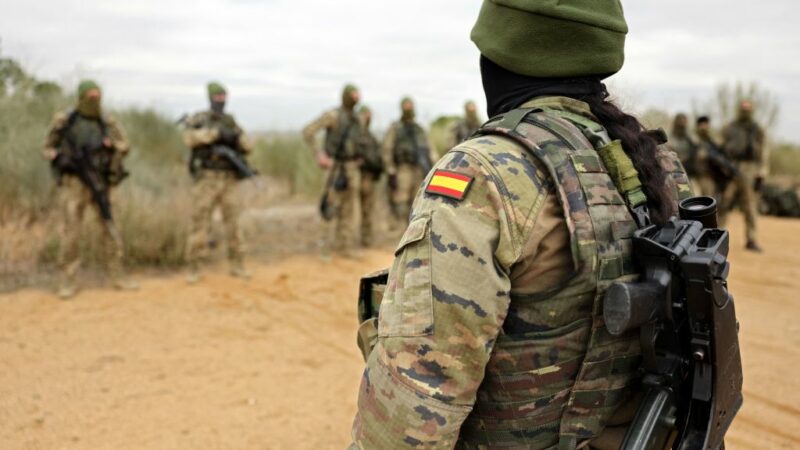 Selbstbestimmungsgesetz in Spanien erlaubt männlichem Soldat Zugang zur Frauenumkleide