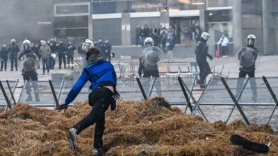 Zum EU-Gipfel: Landwirte blockieren mit tausend Traktoren Straßen in Brüssel