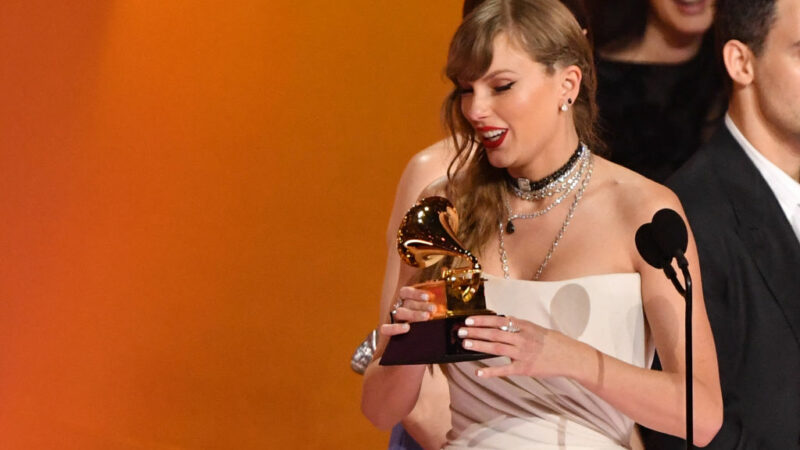 Taylor Swift schreibt mit viertem Album-Grammy Geschichte – Rapper festgenommen