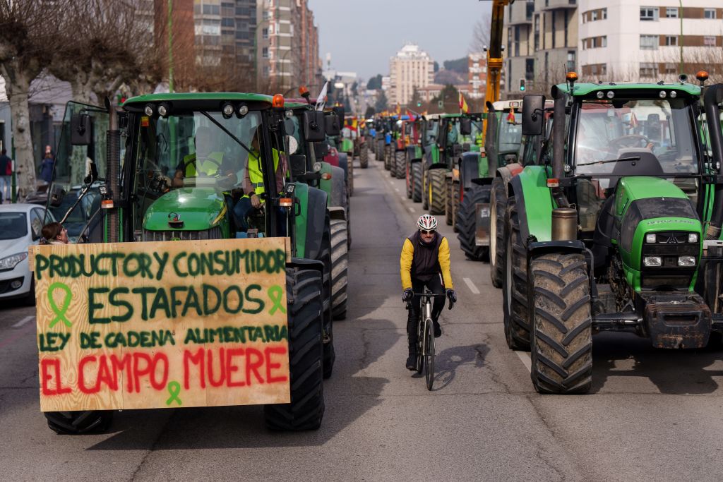 Protestwelle Rollt Durch Europa: Auch Spanische Bauern Blockieren ...