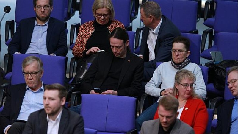 Kritik von Linke und BSW – weniger Anfragen für neue Gruppen im Bundestag