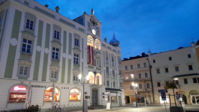 Schock-Kunst in österreichischer Kurstadt: Helnwein-Bilder sorgen für heftige Kontroversen