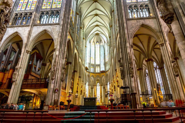 Die Kunst im Mittelalter war hell statt düster: Kölner Dom (Deutschland)