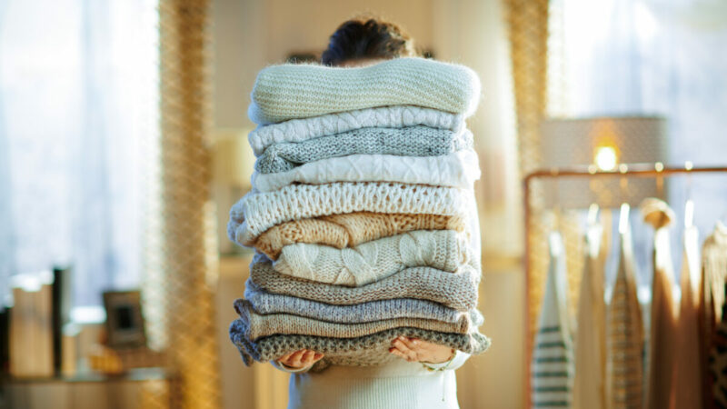 So finden Sie den richtigen Pullover, der wirklich lange hält