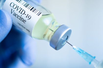 Dringt mRNA aus COVID-19-Impfstoffen bis zum Ungeborenen vor?
