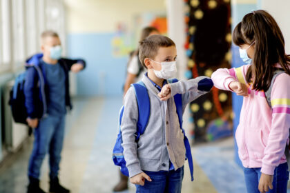 Gerichtsurteil: Maskenpflicht für Grundschüler „unwirksam“ – noch keine inhaltliche Kehrtwende