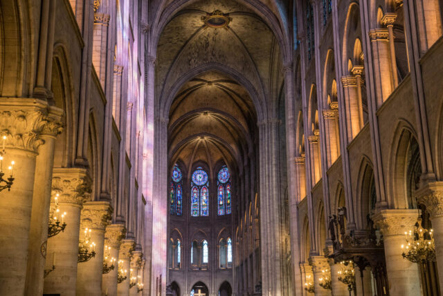 Die Kunst im Mittelalter war hell statt düster: Notre-Dame de Paris (Frankreich)