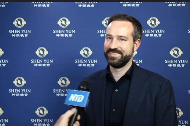 Am Abend des 11. Februar 2024 besuchte Stefan Schnöll, stellvertretender Landeshauptmann von Salzburg, einen Auftritt der amerikanischen Shen Yun Universal Art Troupe im Großen Festspielhaus in Salzburg, Österreich. Foto: NTD