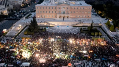 Mit Traktoren vor Parlament: Griechische Bauern demonstrieren in Athen